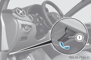 Mercedes-Benz Klasa B: Otwieranie Pokrywy Komory Silnika - Pokrywa Komory Silnika - Komora Silnika - Czyszczenie I Konserwacja